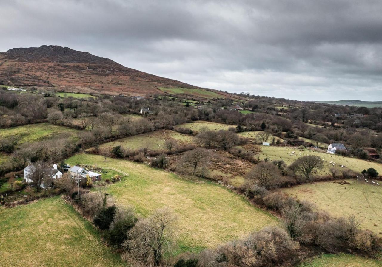 Penrhiw - A Country Cottage With Mountain Views نيوبورت المظهر الخارجي الصورة